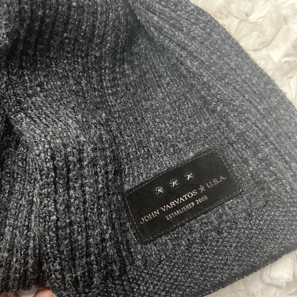 john varvatos merino wool knit scarf Men’s Size 74”L X 7” Wide charcoal Grey - Picture 7 of 7